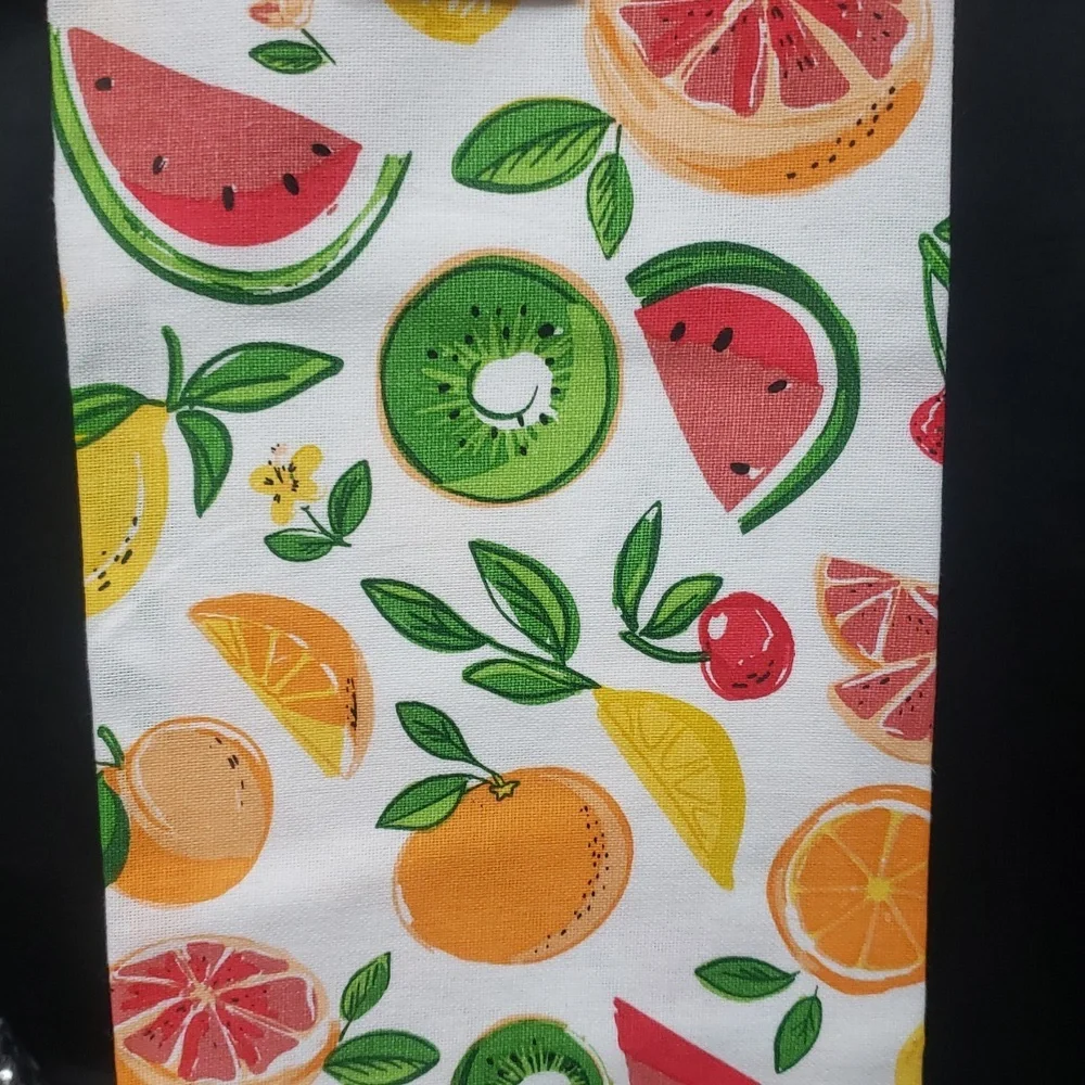 Design Imports NWT 100% Cotton Kitchen Towel Set/2 with Fruits Design